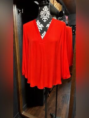 Vince Camuto Red V-Neck Long Sleeve Blouse size L